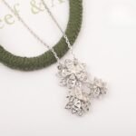 Van Cleef and Arpels Lotus pendant 3 flowers - 图片 3