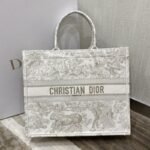 Dior 210
