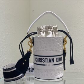 Dior 240