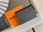 LV 052