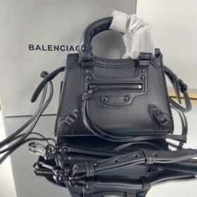 Balenciaga 082