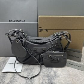 Balenciaga 136