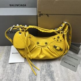 Balenciaga 137