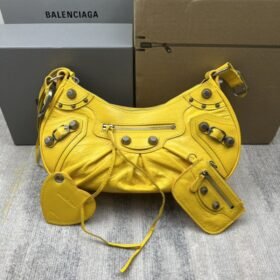 Balenciaga 145