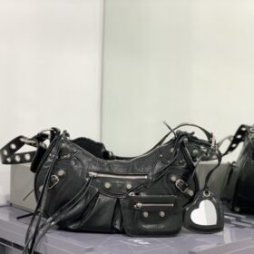 Balenciaga 156
