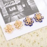 Van Cleef and Arpels Rose de No?l earrings mini model - 图片 3