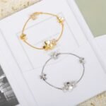 Van Cleef and Arpels Frivole bracelet 5 flowers - 图片 4