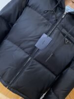 Prada Enameled Triangle Logo Drawstring Hooded Quilted Down Jacket - 图片 4