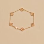 Van Cleef and Arpels Sweet Alhambra bracelet 6 motifs - 图片 2