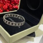Van Cleef and Arpels Perl??e clovers bracelet medium model - 图片 6