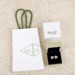 Van Cleef and Arpels Frivole earrings small model - 图片 8