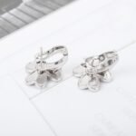 Van Cleef and Arpels Frivole earrings small model - 图片 6