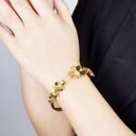 Van Cleef and Arpels Frivole bracelet 7 flowers medium model - 图片 6