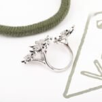 Van Cleef and Arpels Lotus Between the Finger ring 4 flowers - 图片 4