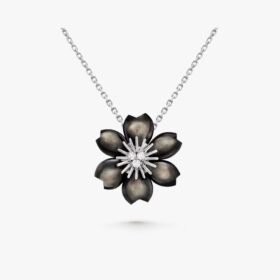 Van Cleef and Arpels Rose de No?l pendant mini model