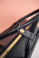 Miu Miu Black Logo Embossed Zip Tote Bag - 图片 17
