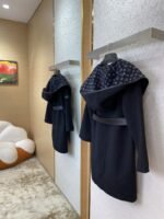 LV Mid-Length Poncho Cashmere Coat Black - 图片 4
