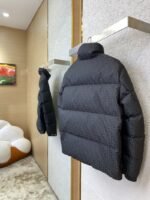 Fendi Full Printed Rubber Label Down Jacket Black - 图片 4
