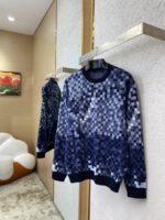 LV Gradient Mosaic Checkerboard Studded Crew Sweatshirt - 图片 3
