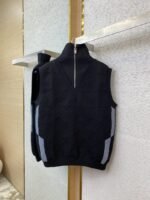 LV Half Zip Knit Dark Embossed Sleeveless Vest - 图片 5