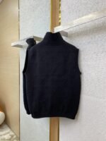LV Half Zip Knit Dark Embossed Sleeveless Vest - 图片 6