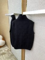 LV Half Zip Knit Dark Embossed Sleeveless Vest - 图片 8