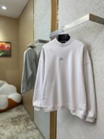 Balenciaga Reflective Print Crew Neck Sweatshirt White - 图片 3