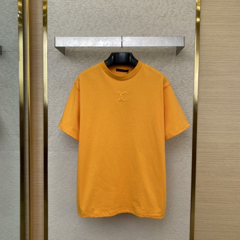 wsxc1734910497012_0.jpg LV Embossed Logo Short Sleeve T-Shirt - 图片 1