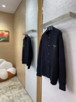 Prada Appliquéd Wool Cardigan Black - 图片 3