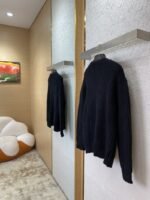 Prada Appliquéd Wool Cardigan Black - 图片 4