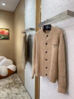 Prada Appliquéd Wool Cardigan Khaki - 图片 3