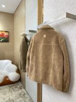 LV Sheep Shearling Fur Jacket Coat - 图片 4