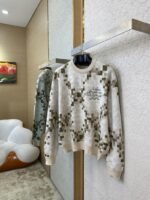 LV Camouflage Checkered Crew Neck Pullover - 图片 3