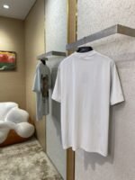 Balenciaga Hole-Ripped Portrait Print Round Neck Short Sleeve T-Shirt - 图片 4