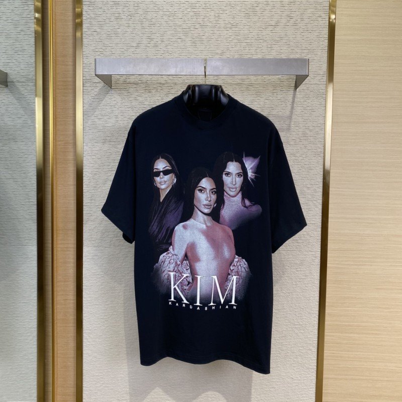 wsxc1745549431257_0.jpg Balenciaga Kardashian Portrait Short Sleeve T-Shirt - 图片 1