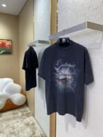 Balenciaga Grunya Small Town Washed Sail Short Sleeve T-Shirt - 图片 3