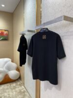 LV Gold Frame Embroidery Round Neck Short Sleeve T-Shirt - 图片 4
