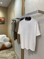 LV Jacquard Sleeve Knit Crew Neck Short Sleeve T-Shirt White - 图片 3