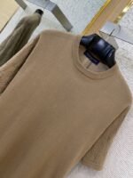 LV Jacquard Sleeve Knit Crew Neck Short Sleeve T-Shirt Khaki - 图片 6