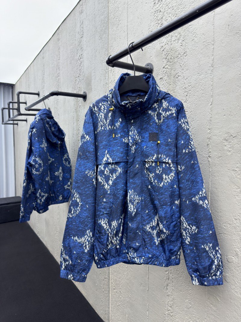 wsxc1751950434359_0.jpg lv full print windproof jacket - 图片 1