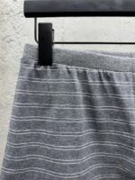 Miu Miu New Gray Striped Shorts - 图片 4
