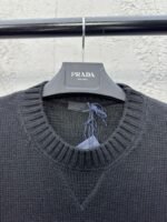 Prada Chest Logo Appliqué Sweater 1 - 图片 3
