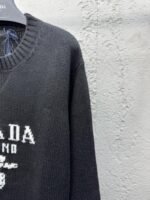 Prada Chest Logo Appliqué Sweater 1 - 图片 5