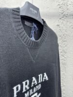 Prada Chest Logo Appliqué Sweater 1 - 图片 8