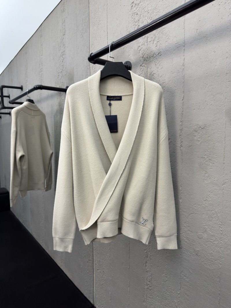 wsxc1755055488424_0.jpg LV Hand-stitched logo wool cardigan - 图片 1