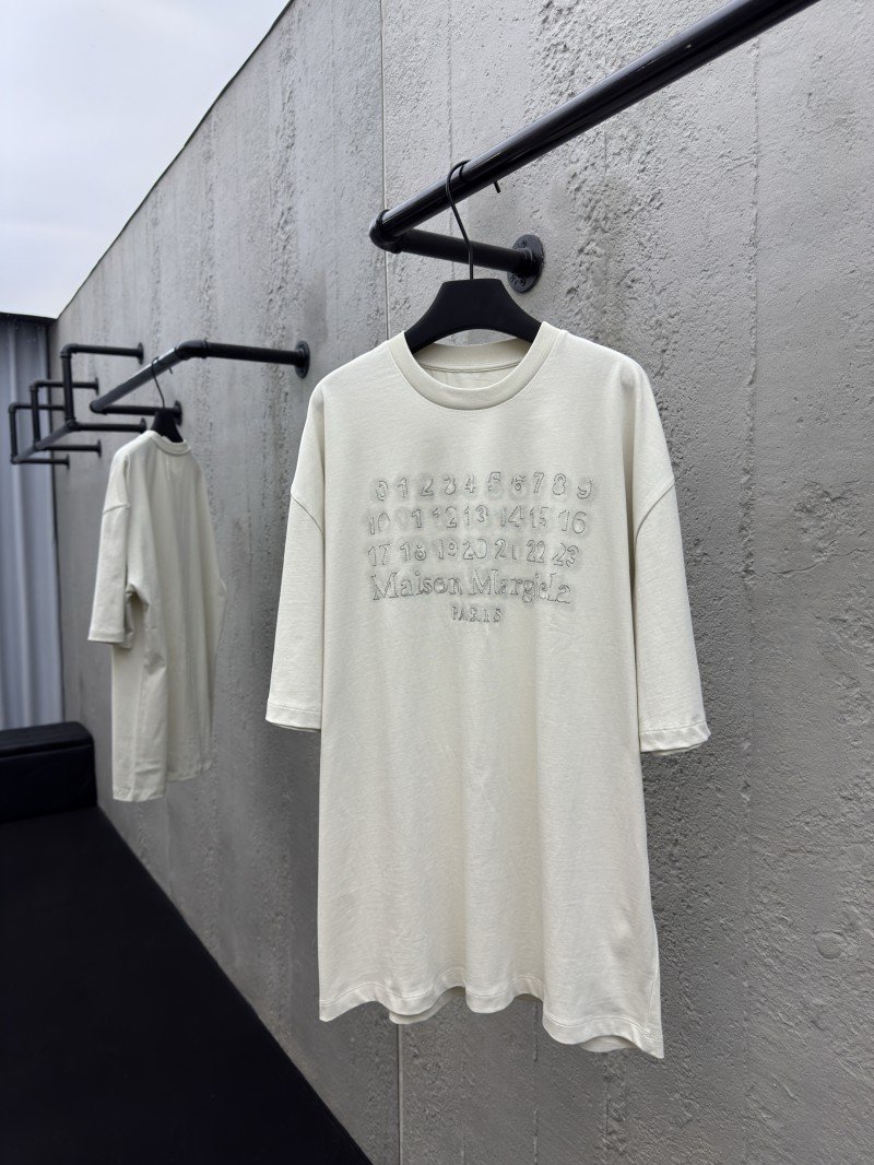 wsxc1757481527911_0.jpg Maison Margiela Micro-Logo Stitching Decorated Short-Sleeve T-Shirt - 图片 1