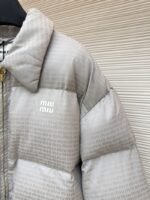 Miu Miu Full-Print Jacquard Lapel Down Jacket 1 - 图片 5