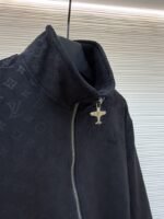 LV Embossed Suede Stand Collar Zipper Long Sleeve Leather Jacket 2 - 图片 8