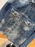 Balenciaga Graffiti-Print Distressed Denim Jacket - 图片 4