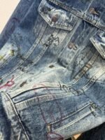 Balenciaga Graffiti-Print Distressed Denim Jacket - 图片 5